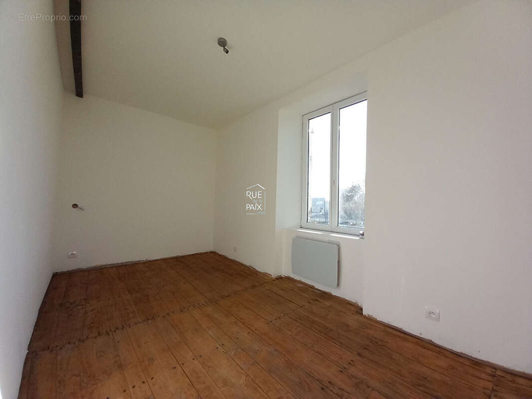 Maison à SAINT-JEAN-DE-SAUVES