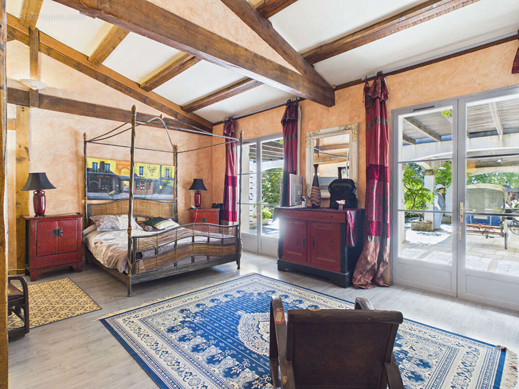 Villa 400 m2  sur 3411m² avec piscine, jacuzzi et dépendances - photo 14