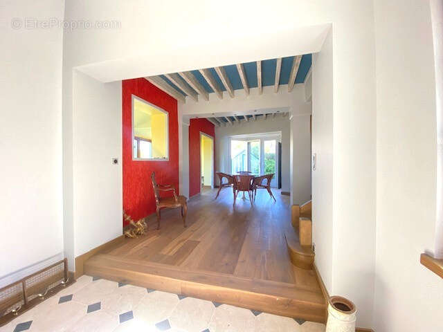 Maison de charme de 79,21 m2 habitables et de 88 m2 au sol avec cheminee, dependance/serre de 12m2 et jardin - photo 5