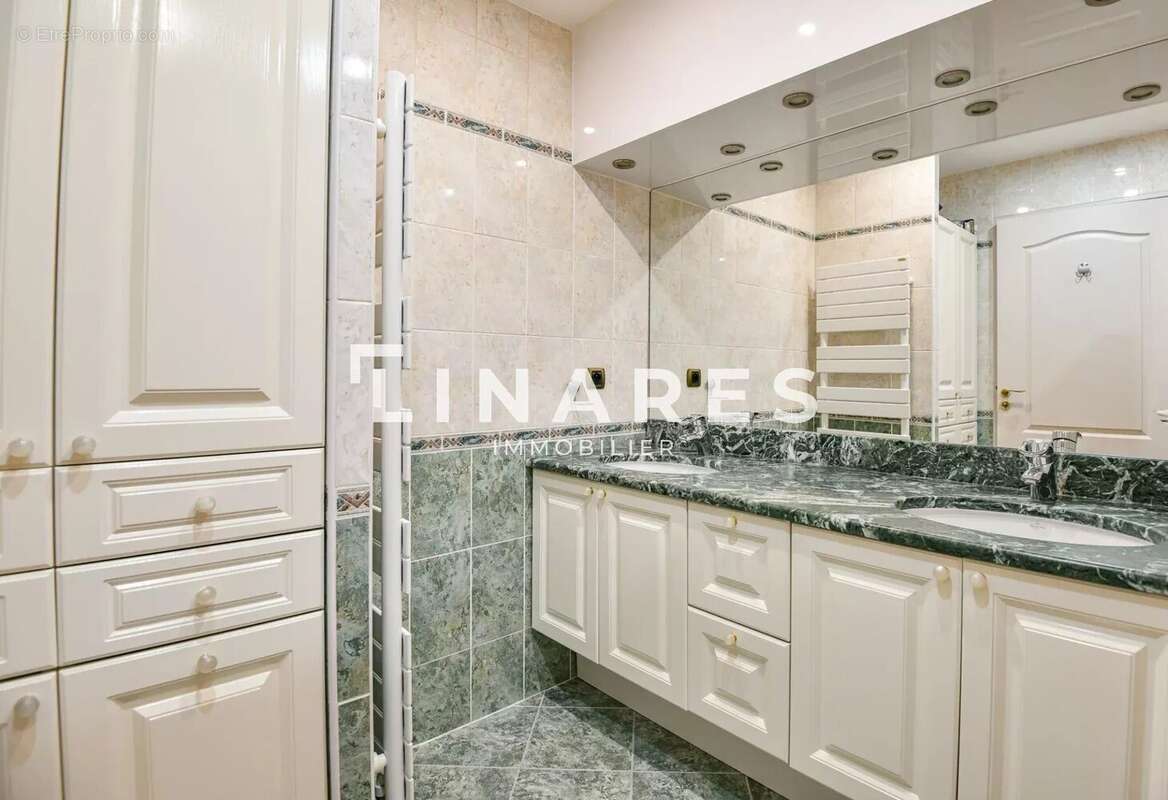 Appartement à MARSEILLE-4E