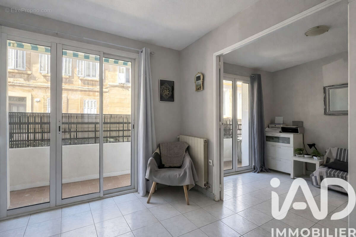 Photo 2 - Appartement à MARSEILLE-4E
