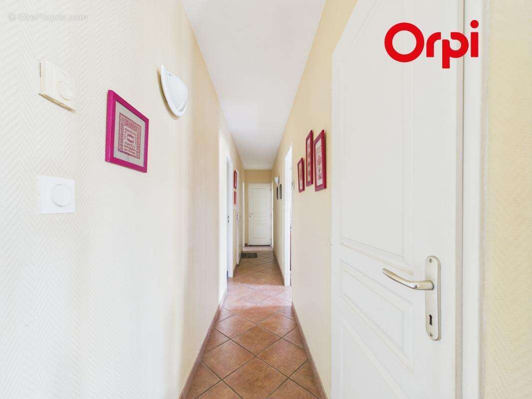 Maison 5 chambres à deux pas des commodités - photo 10