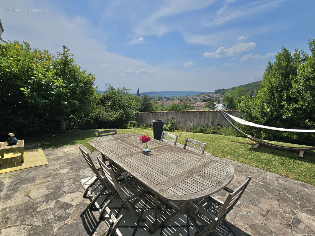 Maison à LAY-SAINT-CHRISTOPHE