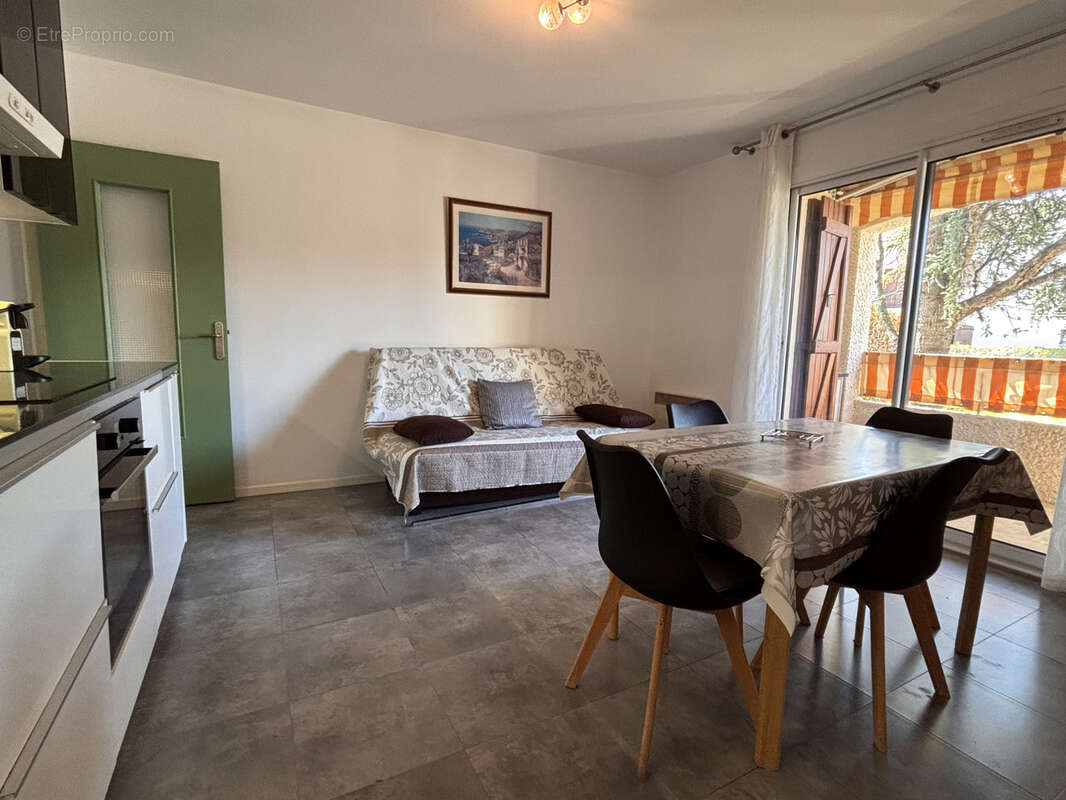 Appartement à SAINT-CYR-SUR-MER