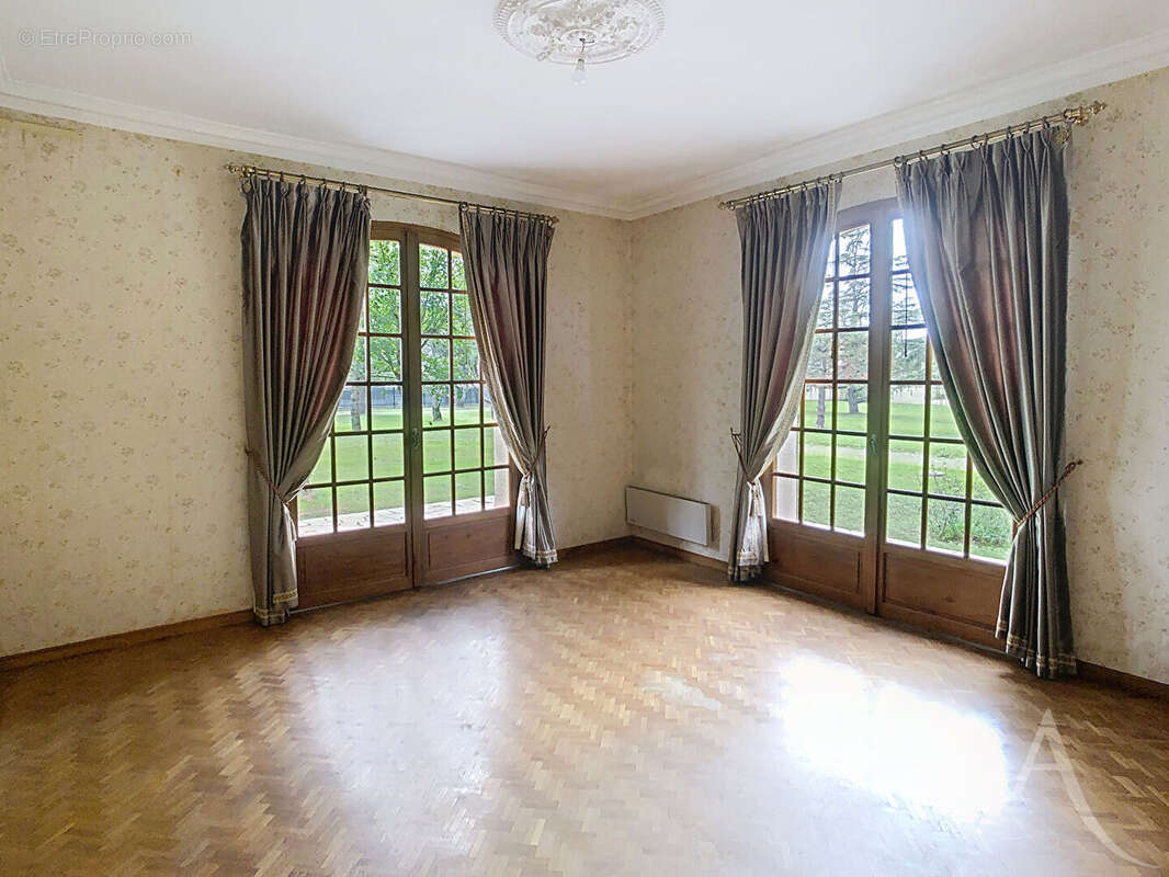 Villa T5 avec parc arboré de 1692m² , double garage- PINS JUSTARET - photo 10