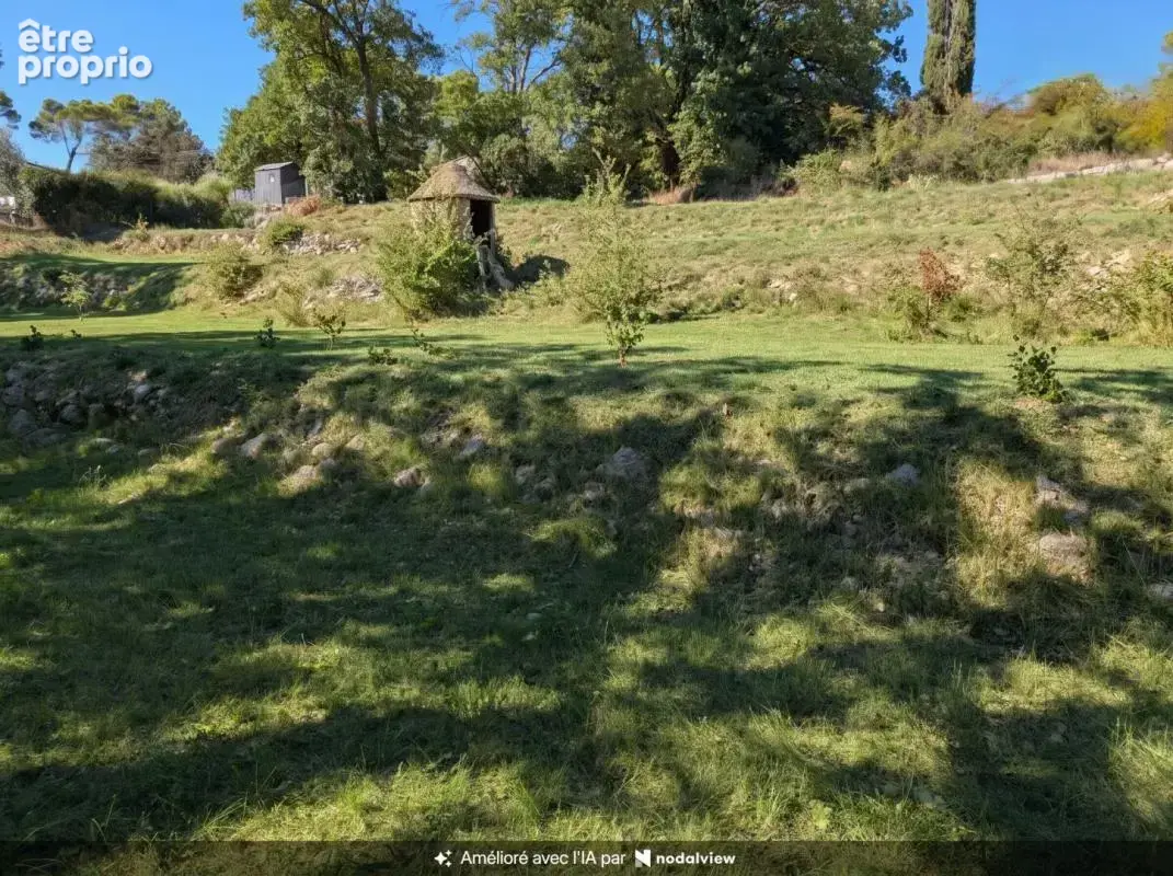 Terrain constructible de 1 000 m2 avec vue dégagée, au calme et proche des commodités - photo 2