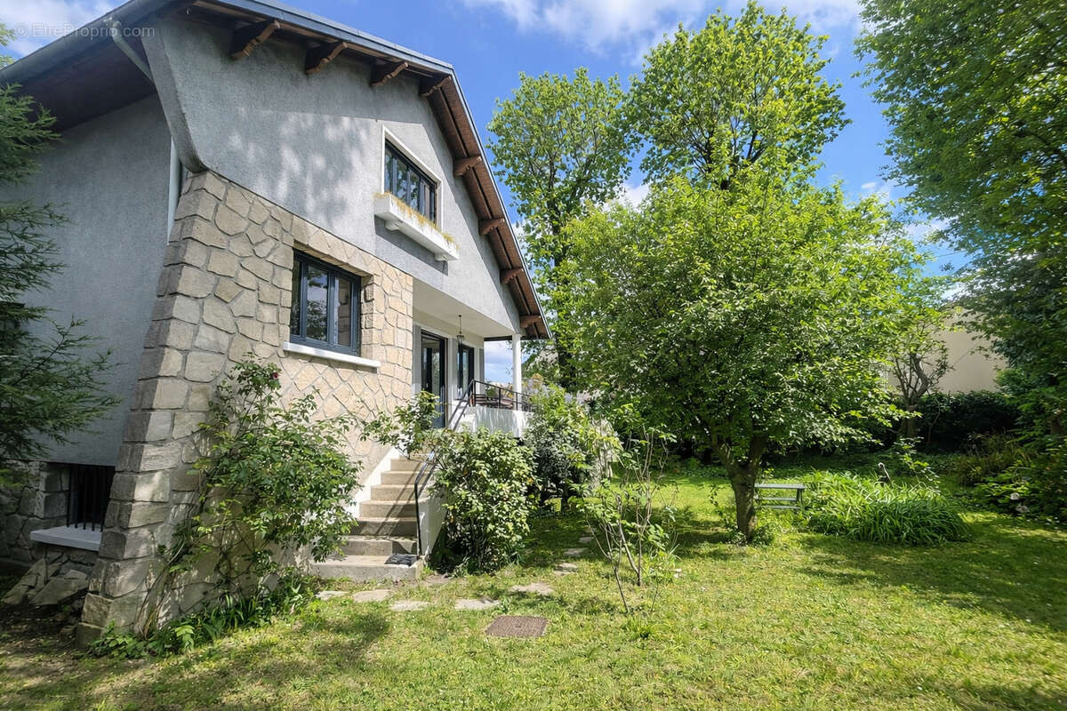 Charmante maison familiale 6 pièces avec jardin arboré sans vis-à-vis - photo 4