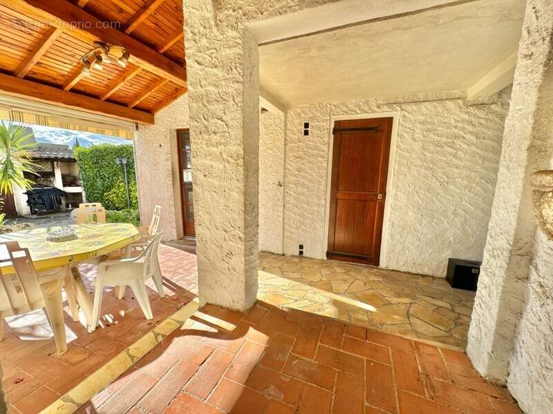 Maison à LA FARE-LES-OLIVIERS