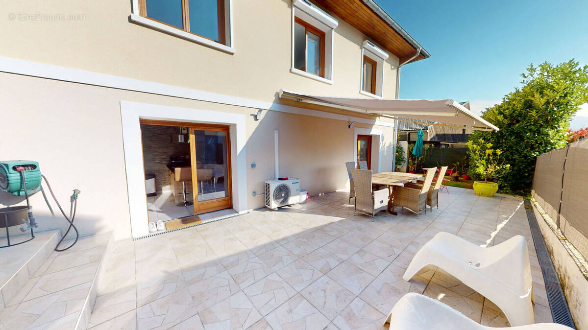 Appartement à MEYLAN