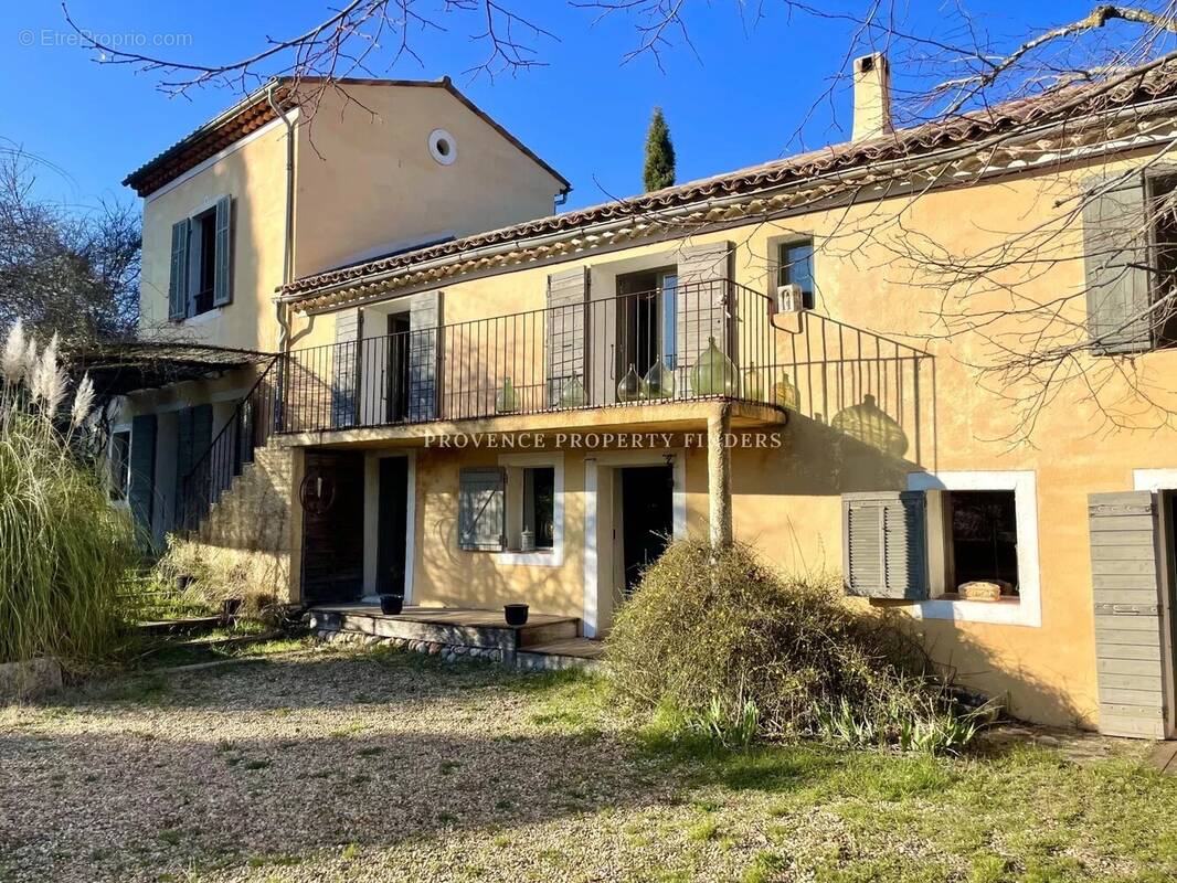 Maison à VILLECROZE