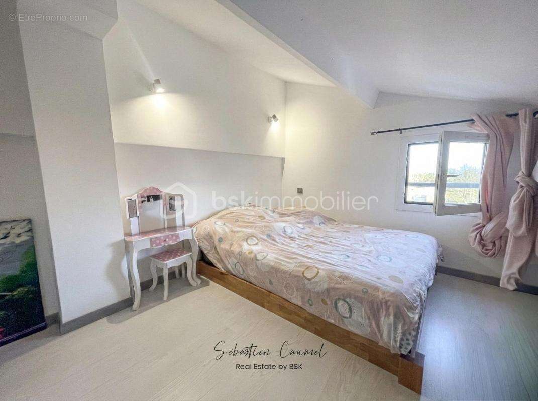 Maison à VIC-LA-GARDIOLE