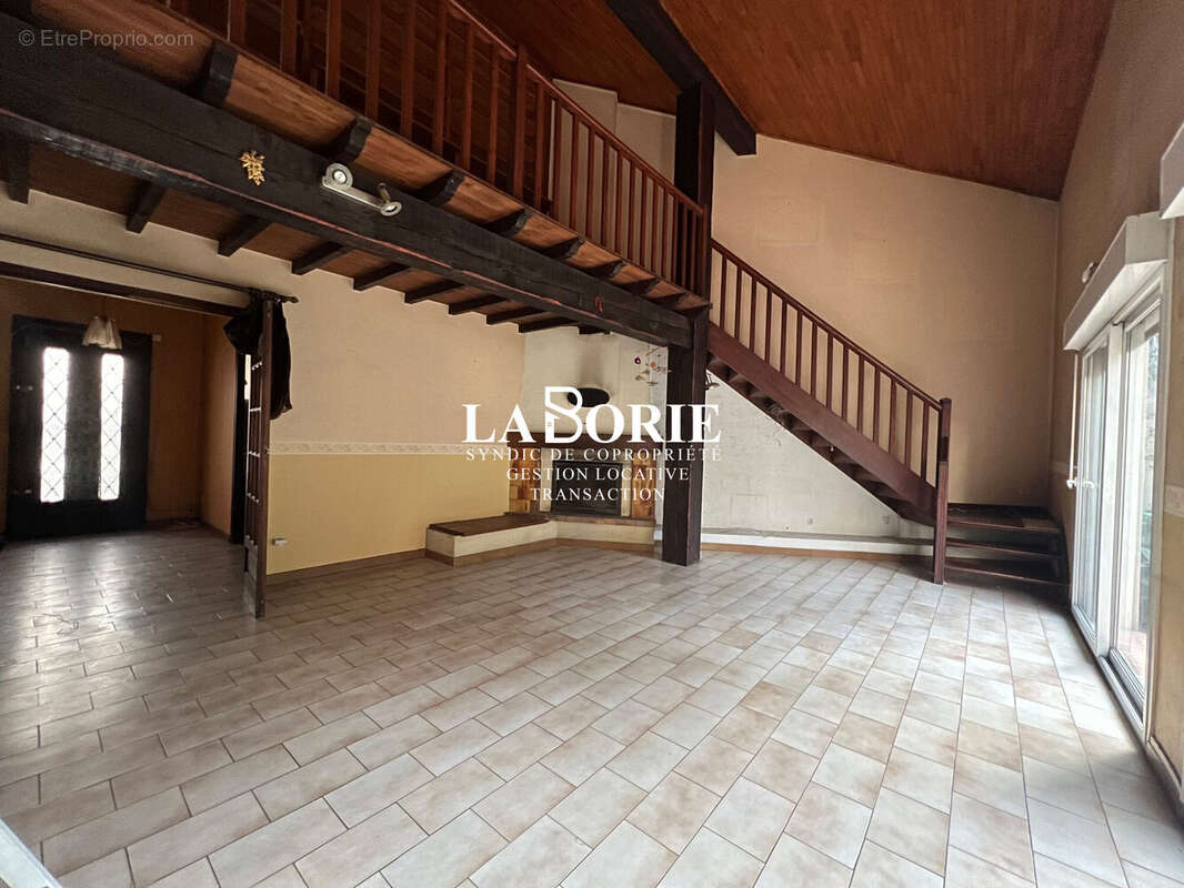 Maison 15 pièces 245 m² à vendre à Orange (84100) - photo 2