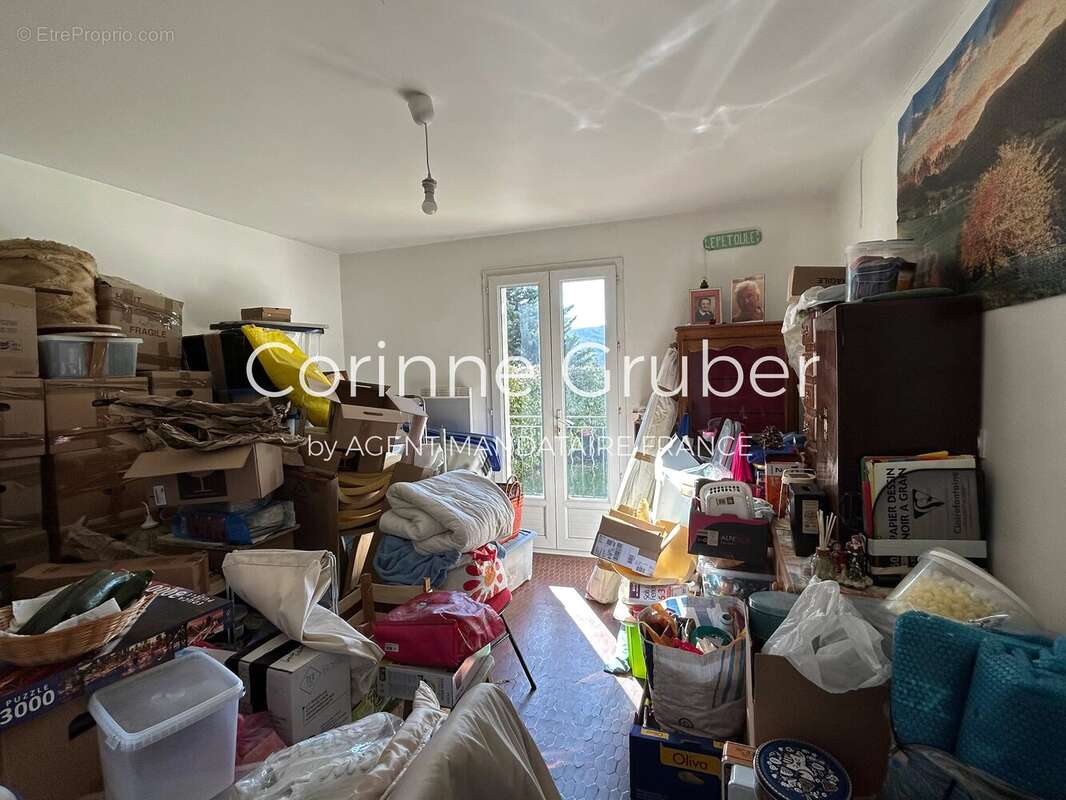 Appartement à MALLEMOISSON