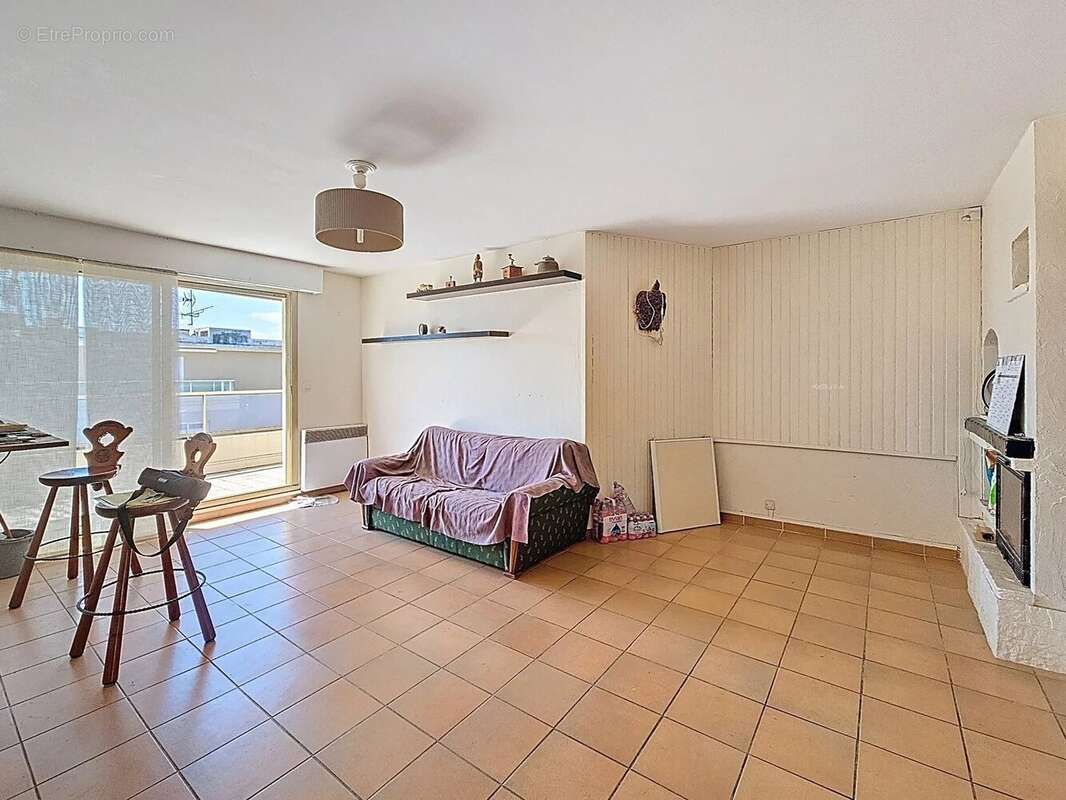 Appartement à SAINT-LAURENT-DU-VAR