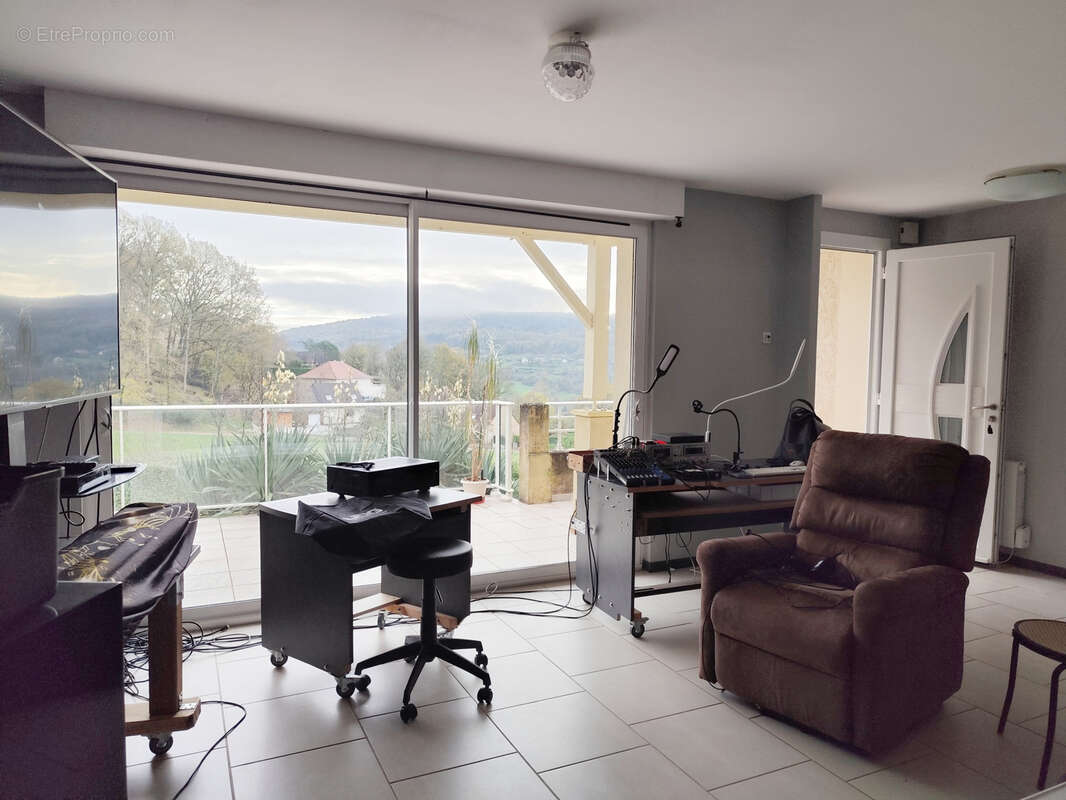 Maison à LISSAC-SUR-COUZE