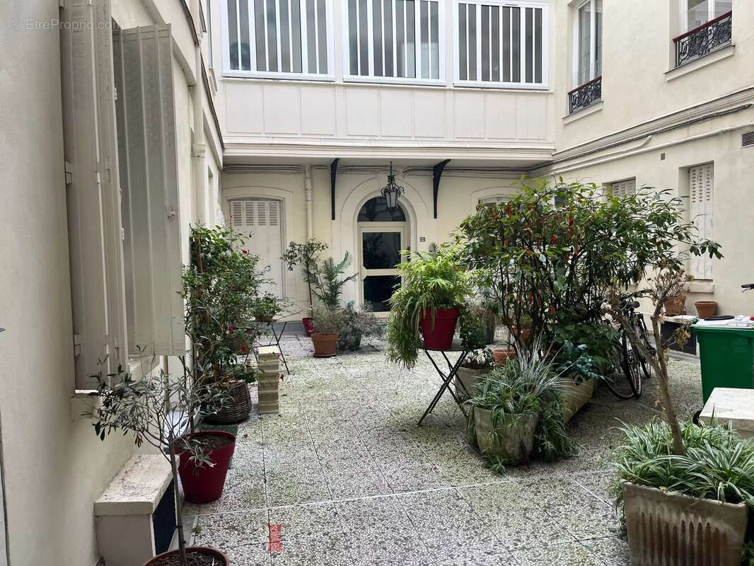 Appartement à PARIS-16E