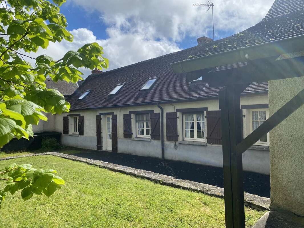 Maison à LUSSAC-LES-EGLISES