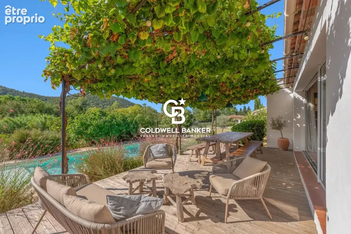 Maison de plain-pied avec piscine et vue sur les vignes, Les Borrels - 3400 Hyères-les-palmiers - photo 8