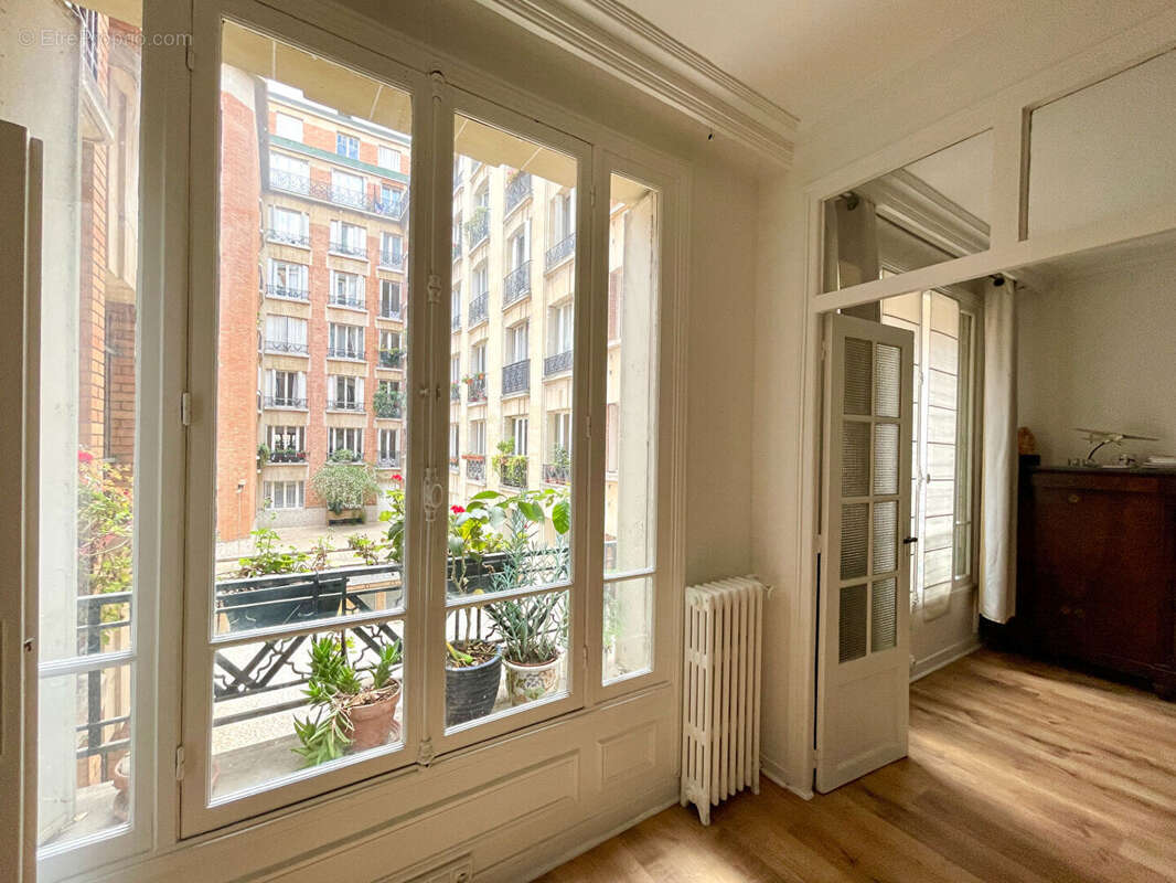 Appartement à PARIS-16E