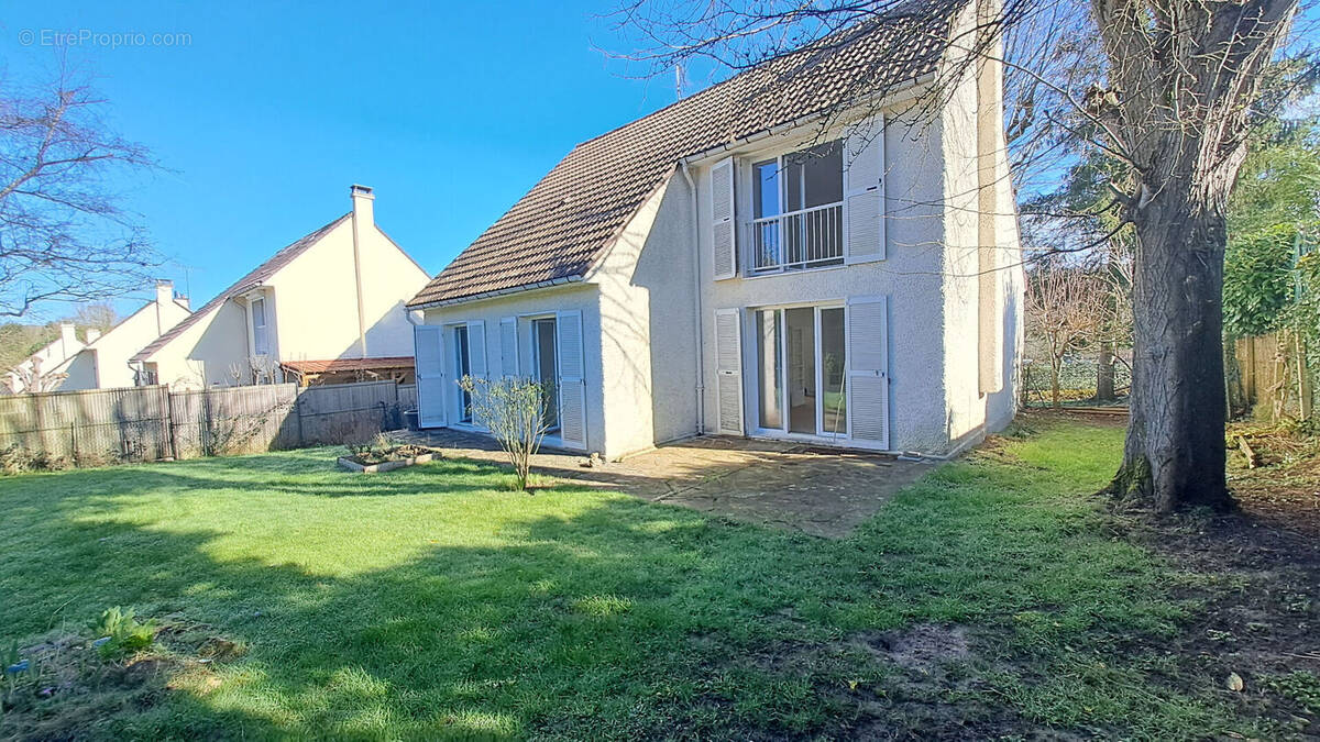 Maison à SAINT-REMY-LES-CHEVREUSE