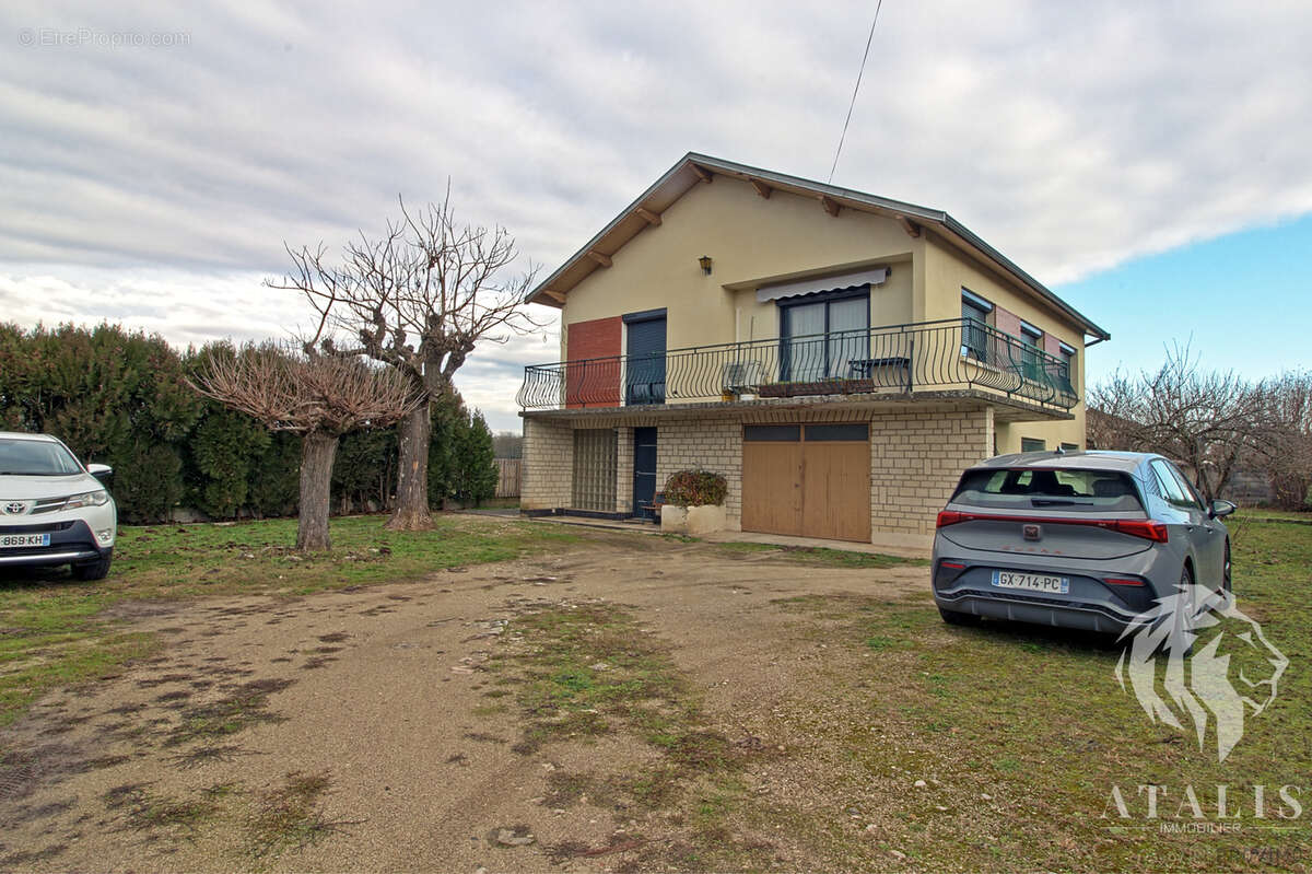 Maison à SAINT-HILAIRE-DU-ROSIER