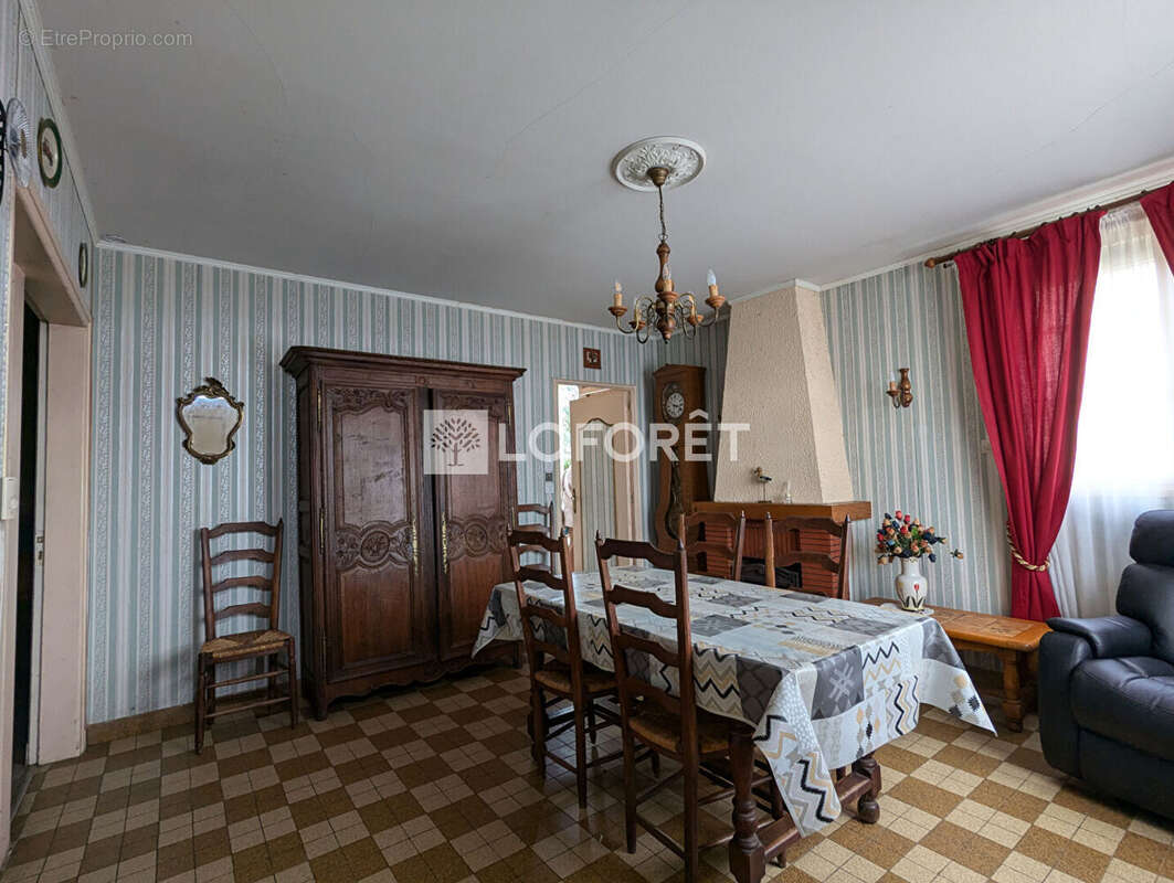 Maison à VASSY