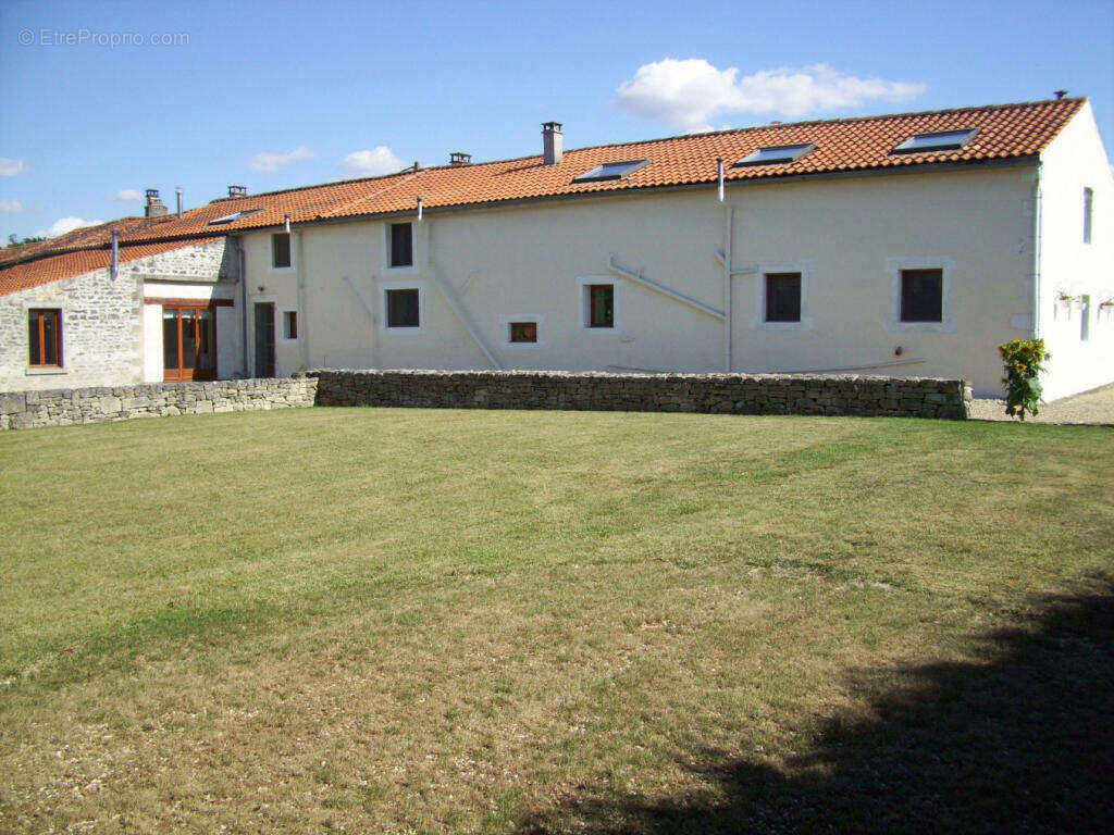 2. derriere de la maison - Maison à FONTAINE-CHALENDRAY