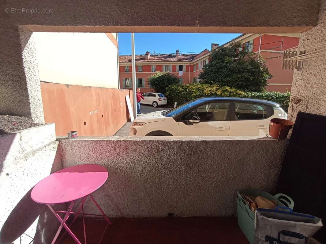 Appartement à SAINT-LAURENT-DU-VAR