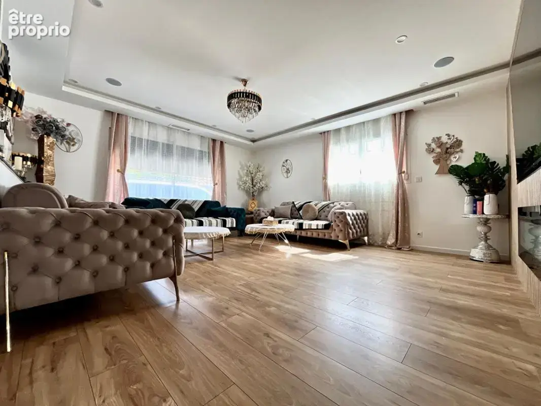 Magnifique villa de standing de 170 m²  sur un terrain 4 faces  avec piscine dans un secteur prisé - photo 9