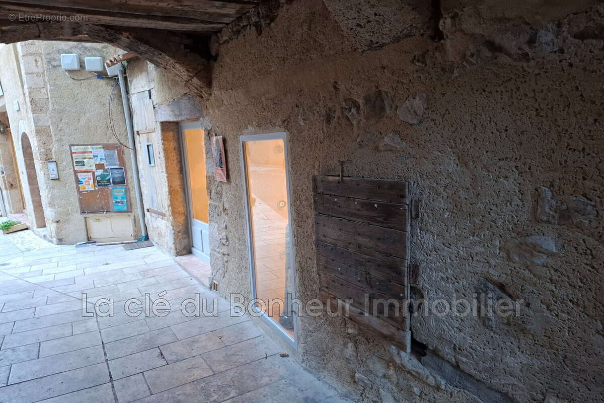 Commerce à MOUSTIERS-SAINTE-MARIE