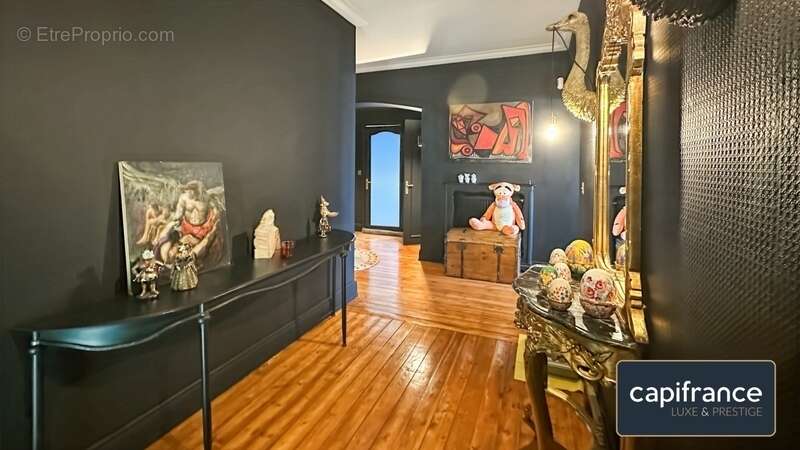 Une demeure de caractère au cœur du Jardin de la Rhonelle — 282 m² d'histoire préservée - photo 11