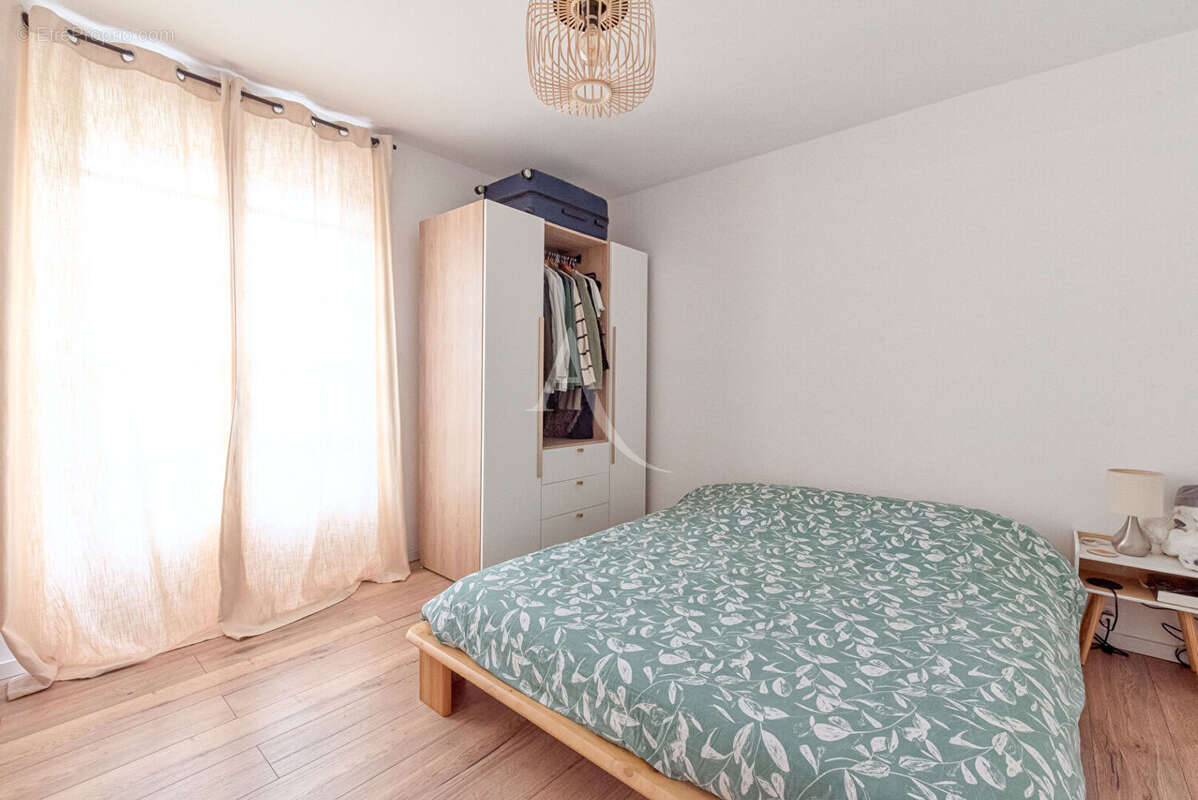 Maison à SAINT-CLEMENT-DE-LA-PLACE