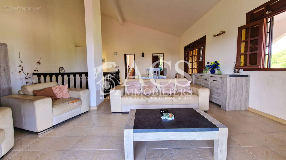 À vendre : Belle maison familiale avec vue mer et campagne, deux appartements indépendants, jardin arboré à AJ - photo 3