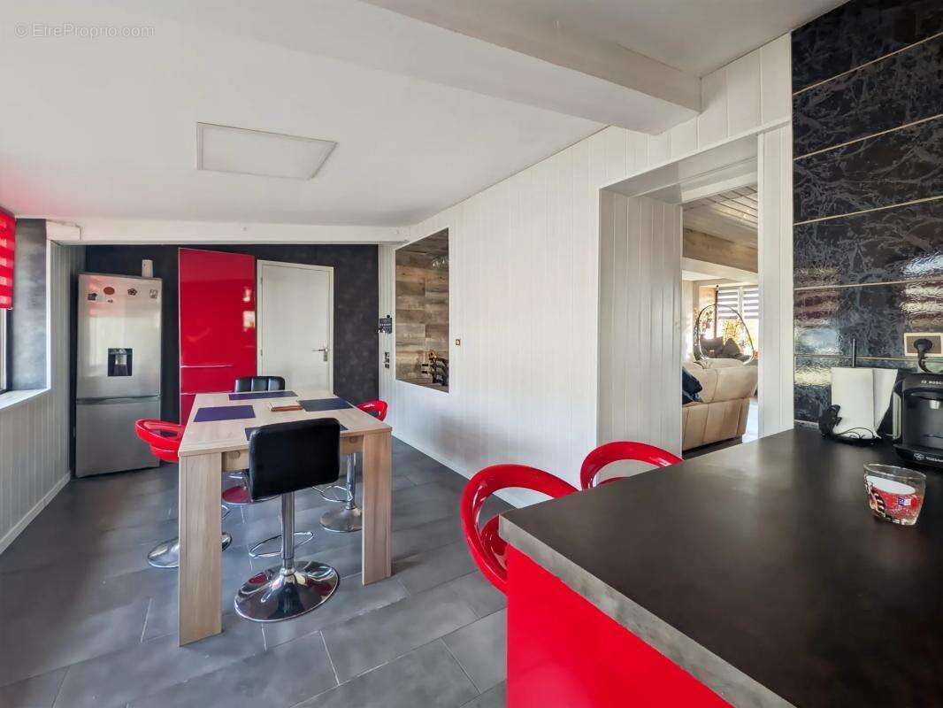 Maison à PERRIERS-EN-BEAUFICEL