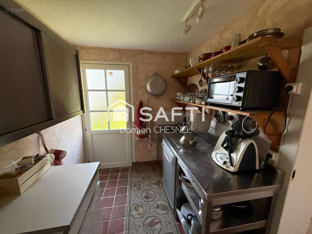 Maison 240 m² à Neuilly-En-Dun  - photo 4
