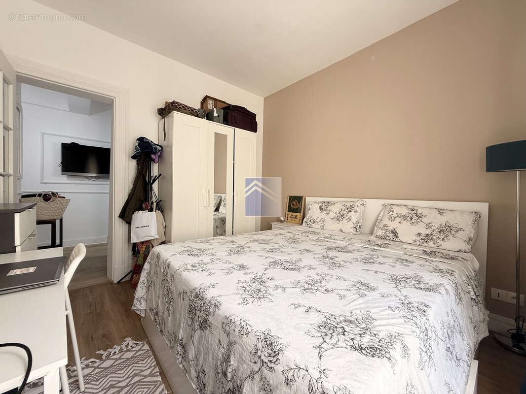 Appartement à COURBEVOIE