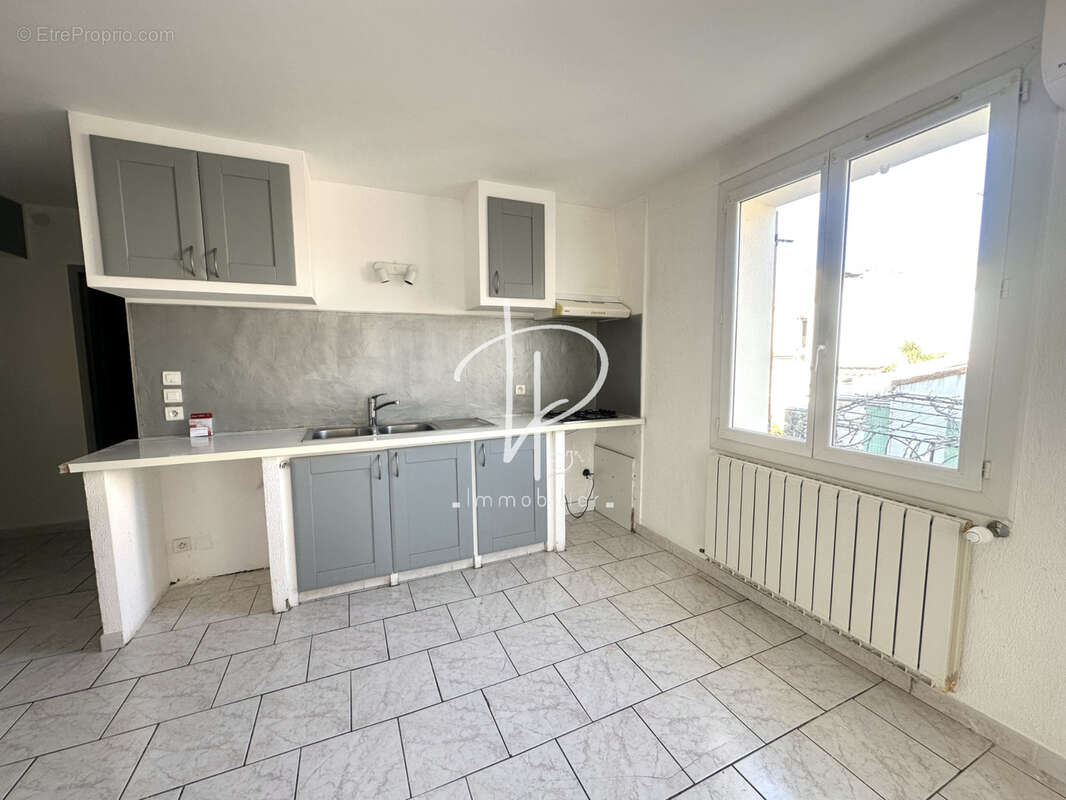Appartement à LA FARE-LES-OLIVIERS