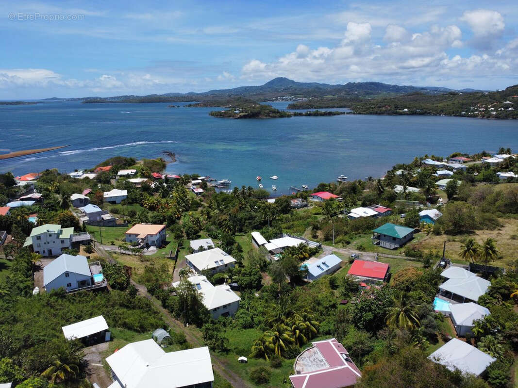 Terrain à LE ROBERT