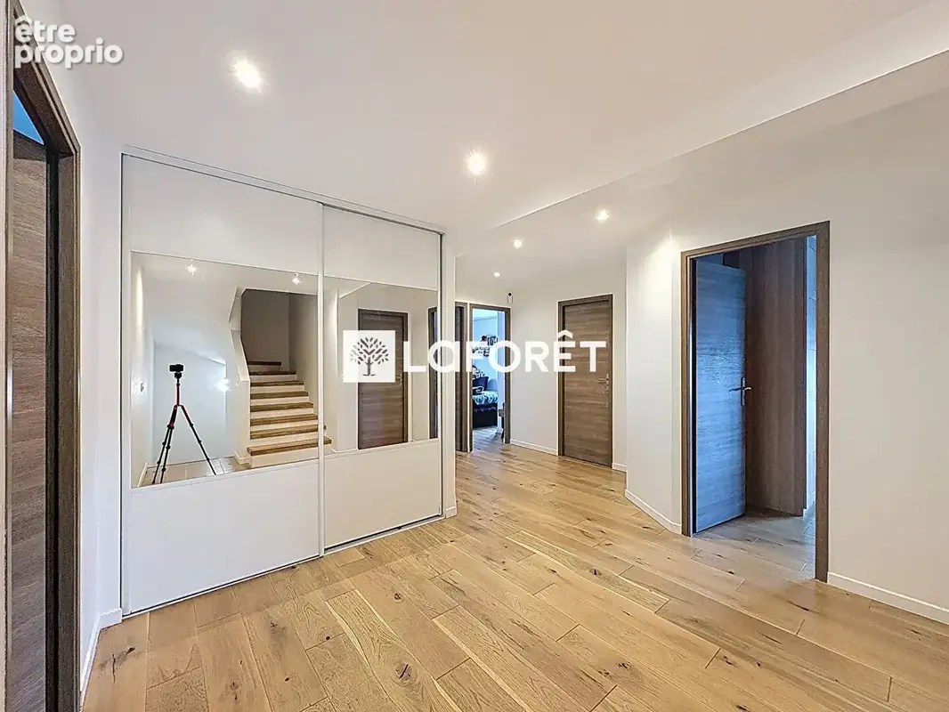 Superbe maison contemporaine de 250 m² située à Montesson, à seulement 15 minutes du RER de Sartrouville. - photo 16