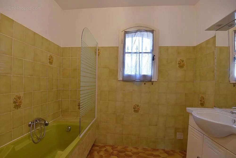 Maison à TOURRETTES