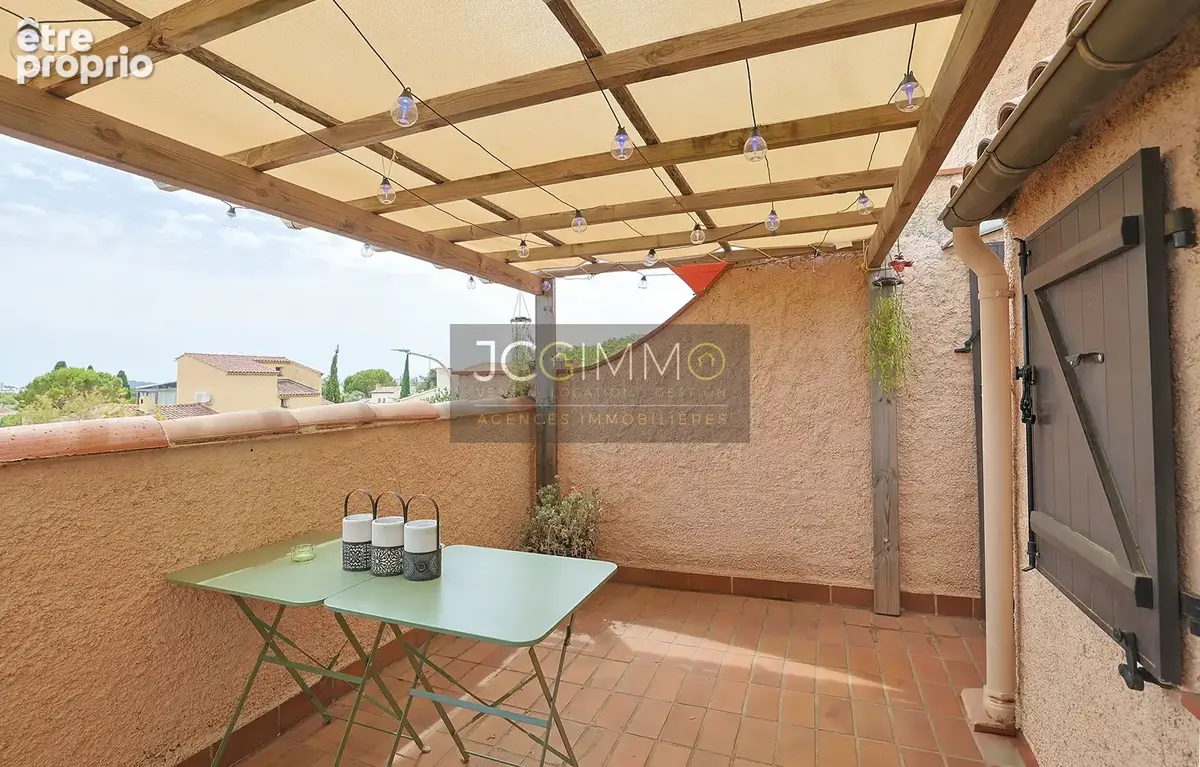Villa de 318m2 avec deux logements indépendants et fort potentiel ! - photo 33