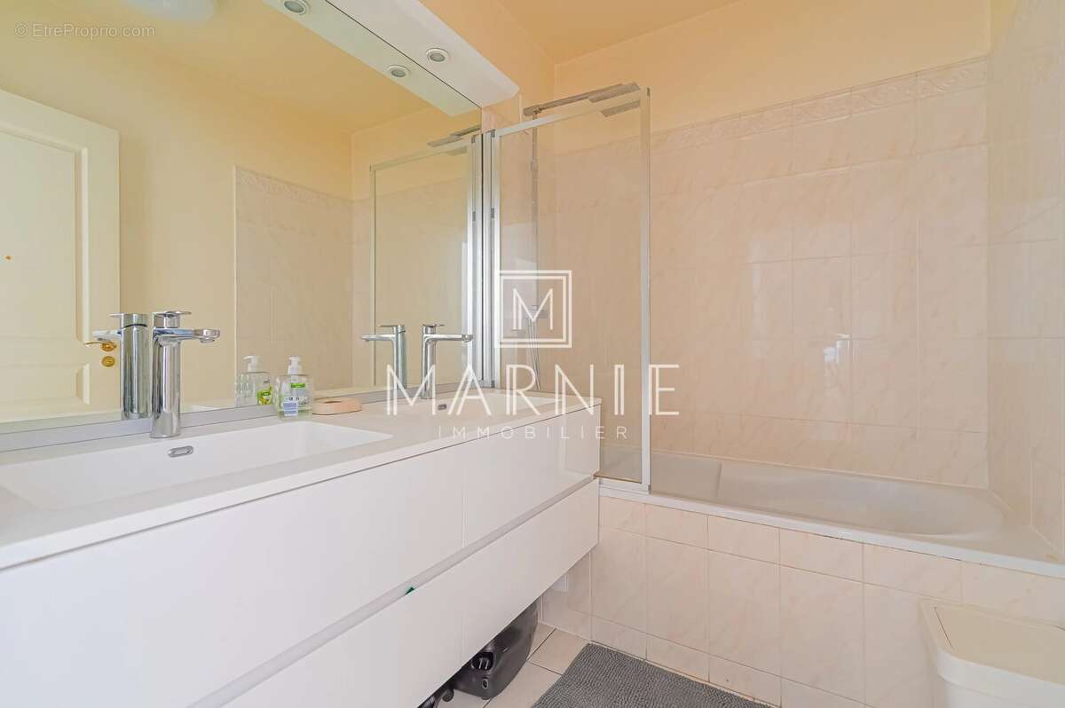 Appartement à LEVALLOIS-PERRET