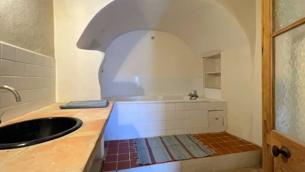 Maison à SAINT-QUENTIN-LA-POTERIE