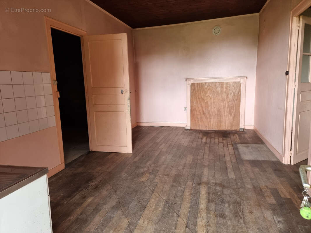 Terrain à SAINT-ERBLON