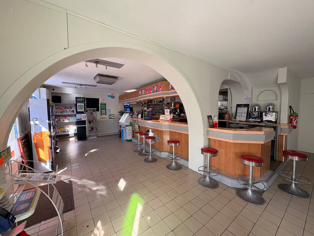 Commerce à LE BREIL-SUR-MERIZE