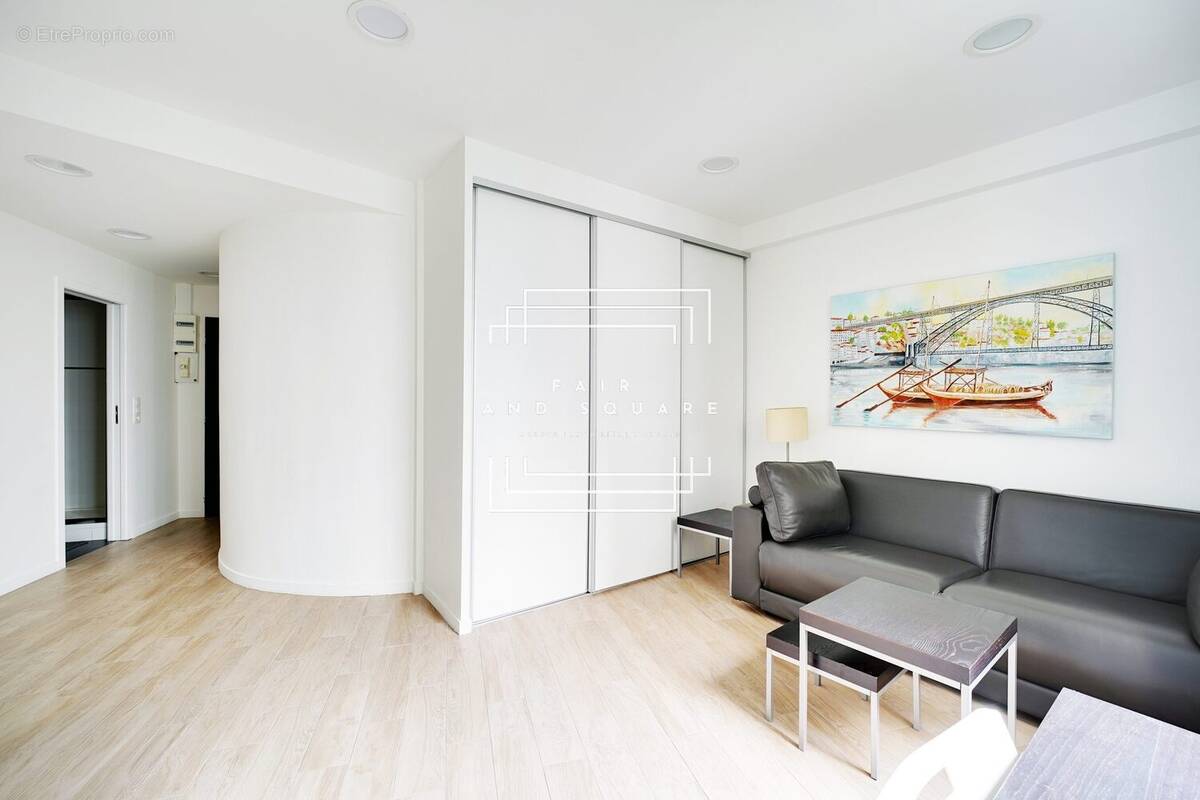 Appartement à NEUILLY-SUR-SEINE