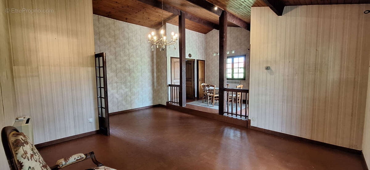 Maison à BRUGUIERES