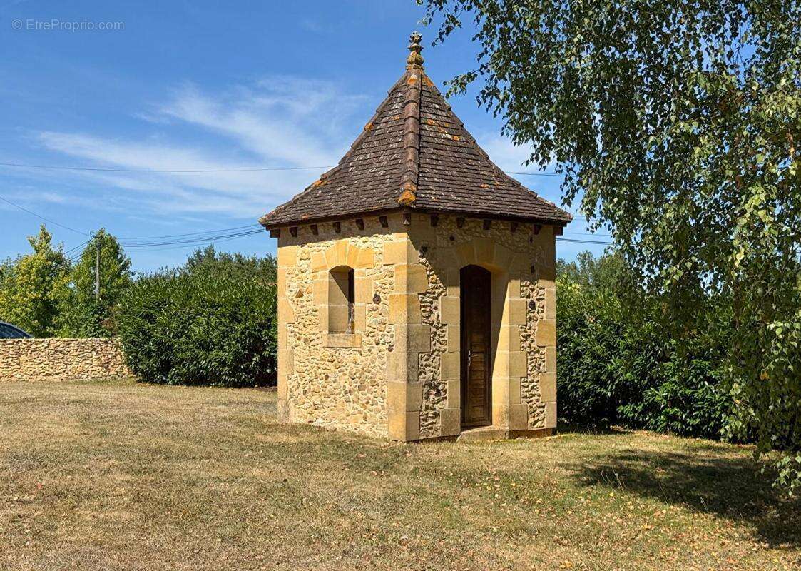 Maison à MAUZAC-ET-GRAND-CASTANG