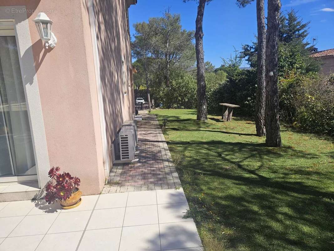 Maison à FREJUS