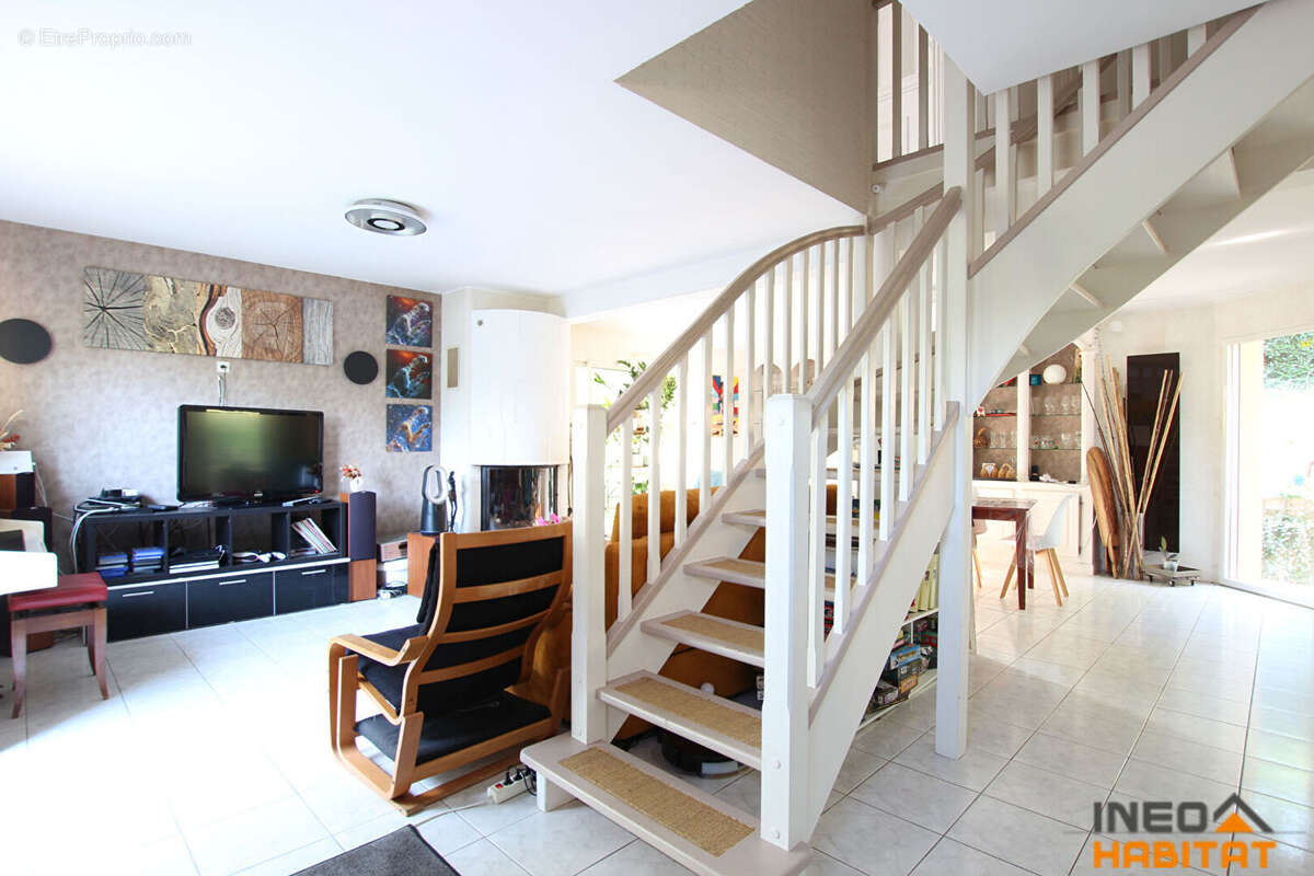 Maison à BOURG-DES-COMPTES